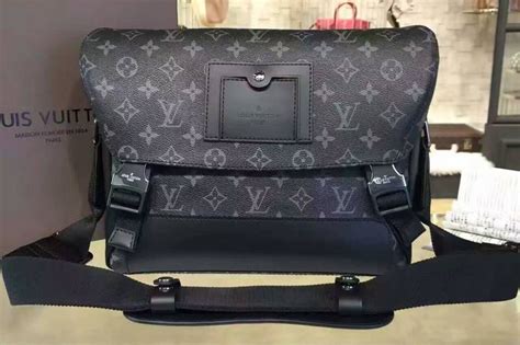 sacoche louis vuitton noir|sacoche Louis Vuitton messenger mm.